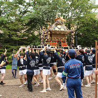 2016-07-24-輪西神社　神輿かつぎ　２