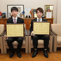 2022-03-03-表彰状を手に、小村さんと大谷さん