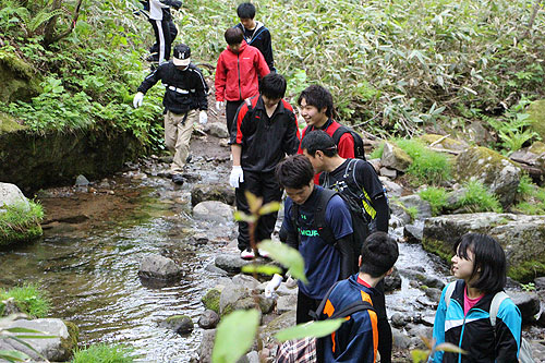 2015-05-22-新入社員登山　西尾根コーススタート