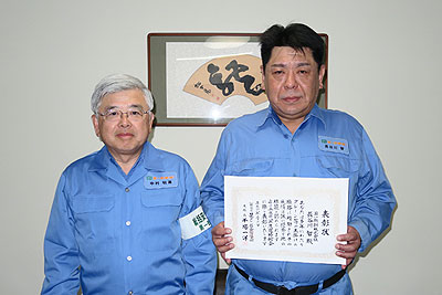 2016-05-18-受賞した長谷川さんと中村社長